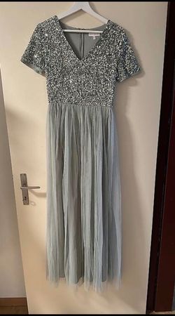 Festliches Maxikleid mit Pailletten - perfekt für den Frü...