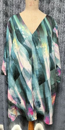Sommerliche Leinenbluse mit abstraktem Muster, Grösse 48