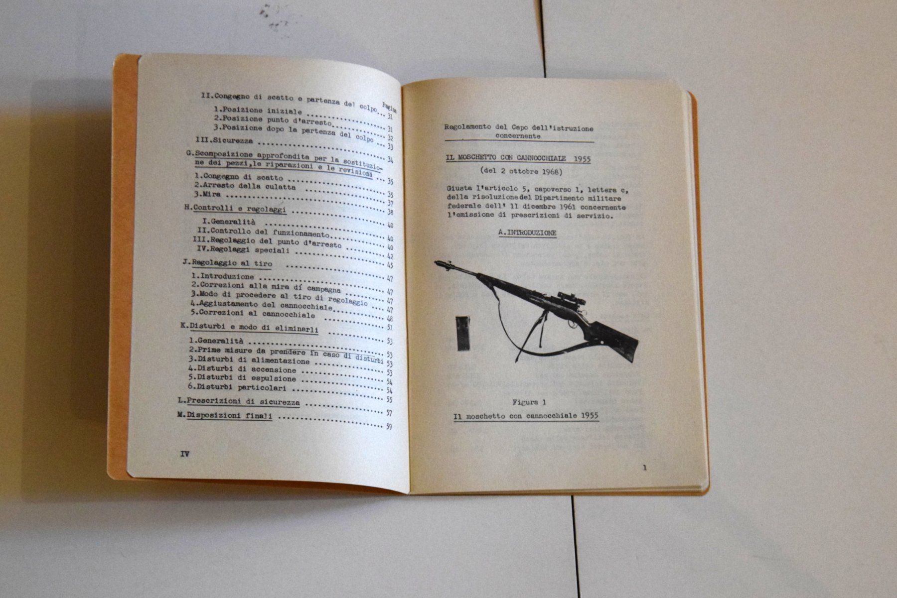 Livres: Uniformen – D'occasion à Weiningen ZH par Gubristtunnel 2