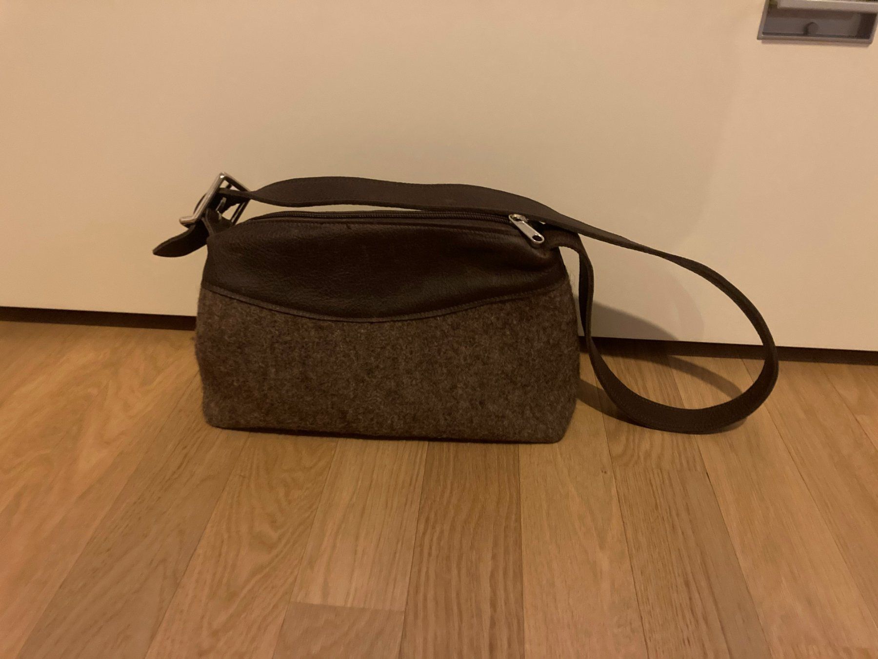 Swiss Taschen: Handtasche Karlen Swiss – Neu (gemäss Beschreibung) aus Andelfingen von bolino 1