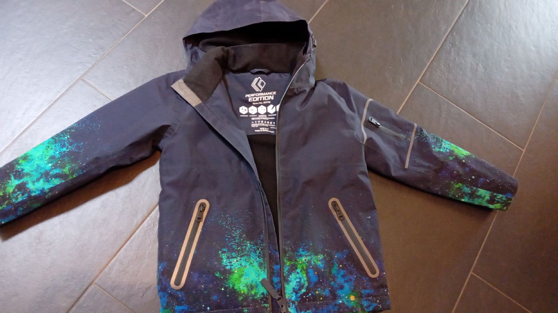 Next Giacche & Cappotti: Regen-Windjacke Grösse 128 – Usato da Rothenthurm venduto da MasseyFerguson1150