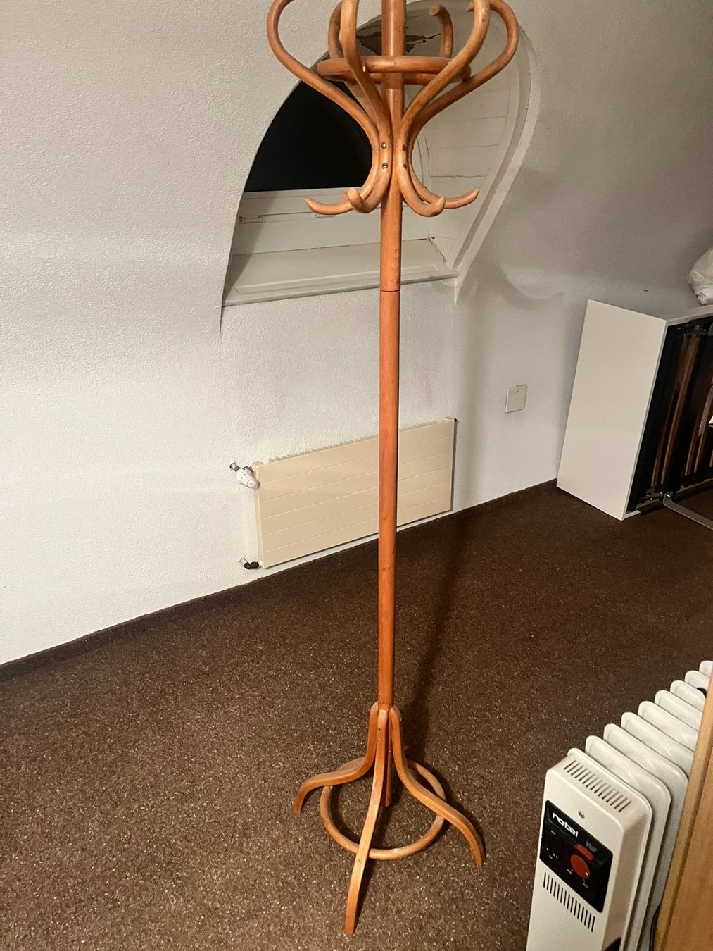 Garderobe: Schöner, klassischer Kleiderständer – Gebraucht aus Zürich von tomgreenius 1