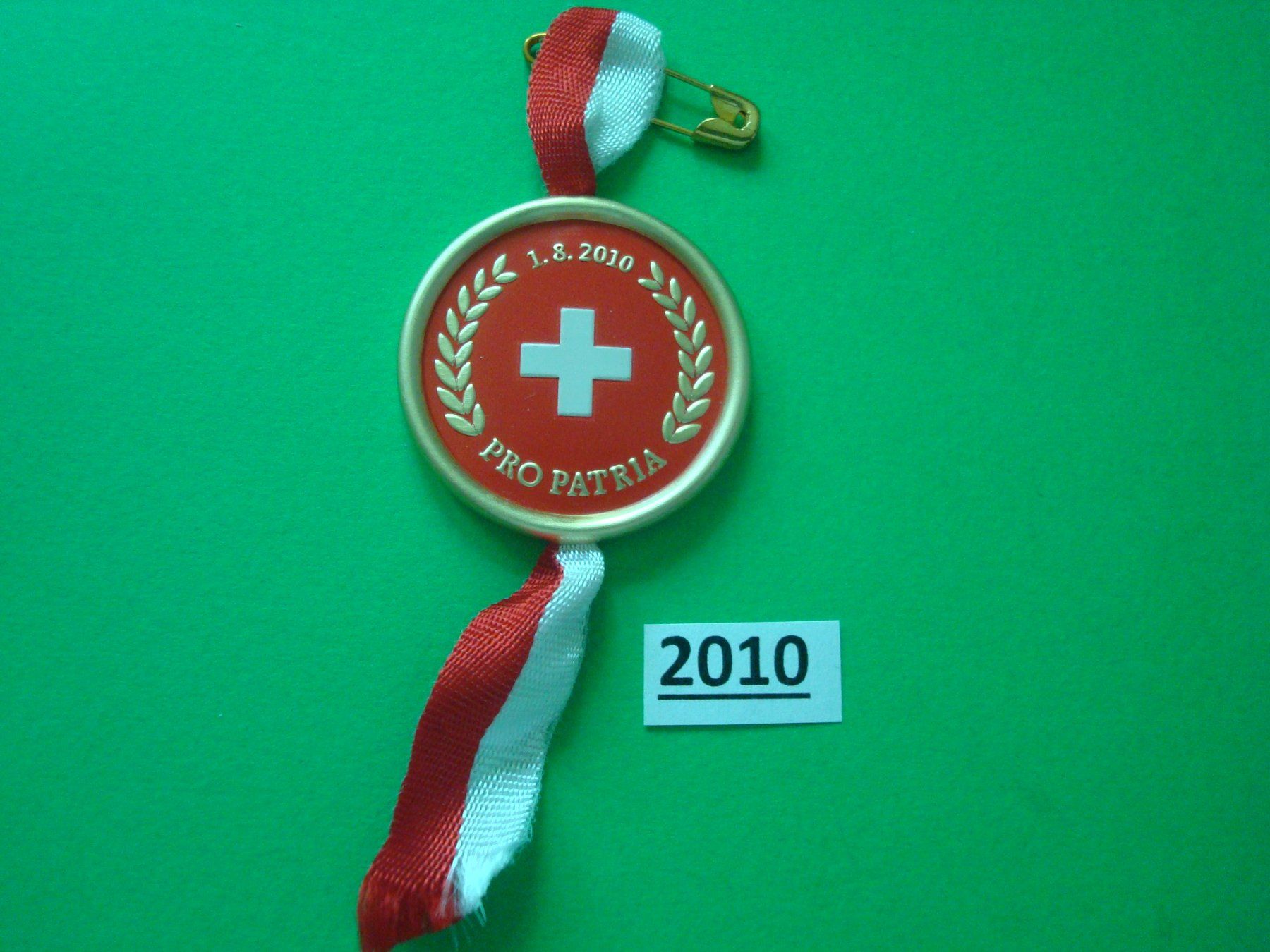 Placchette & Badge: Abzeichen 1. August 2010 – Usato da Riehen venduto da Baerewaegli