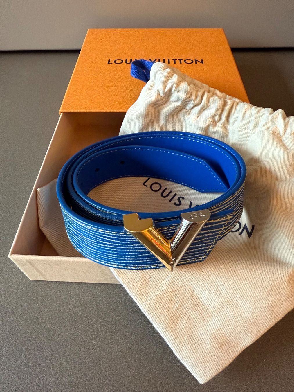 Louis Vuitton Cinture: LOUIS VUITTON GÜRTEL TWIST blau – Usato da Castagnola venduto da joonam