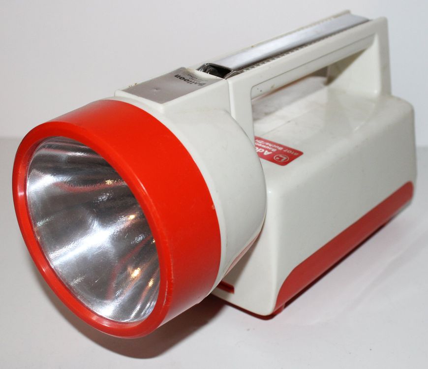 Alte Hand Lampe Taschenlampe mit Batterie Leclanche (Gebraucht) in Toffen für CHF 3 – mit