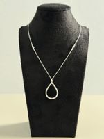 Halskette aus 925 Silber mit Zirkonia-Tropfenanhänger