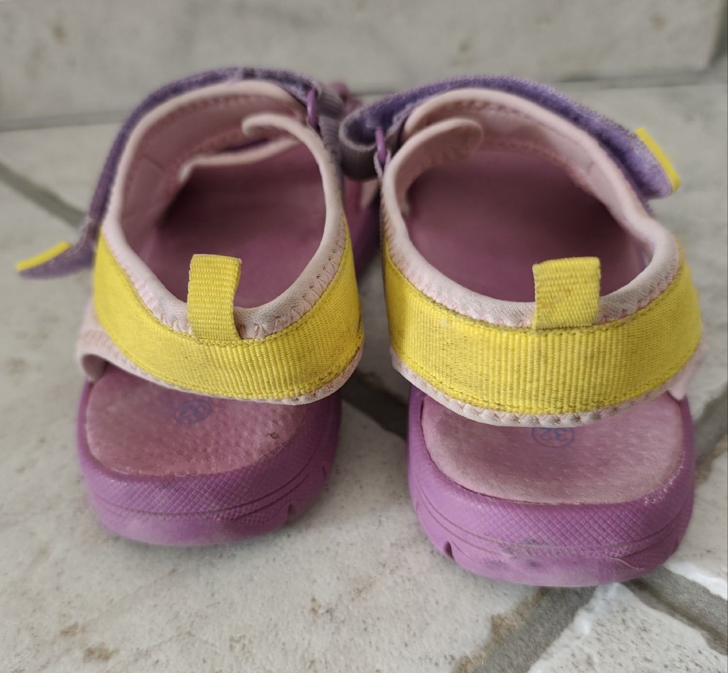 Scarpe per ragazze: Mädchensandale Grösse 32 – Usato da Chur venduto da Rodanisa 3