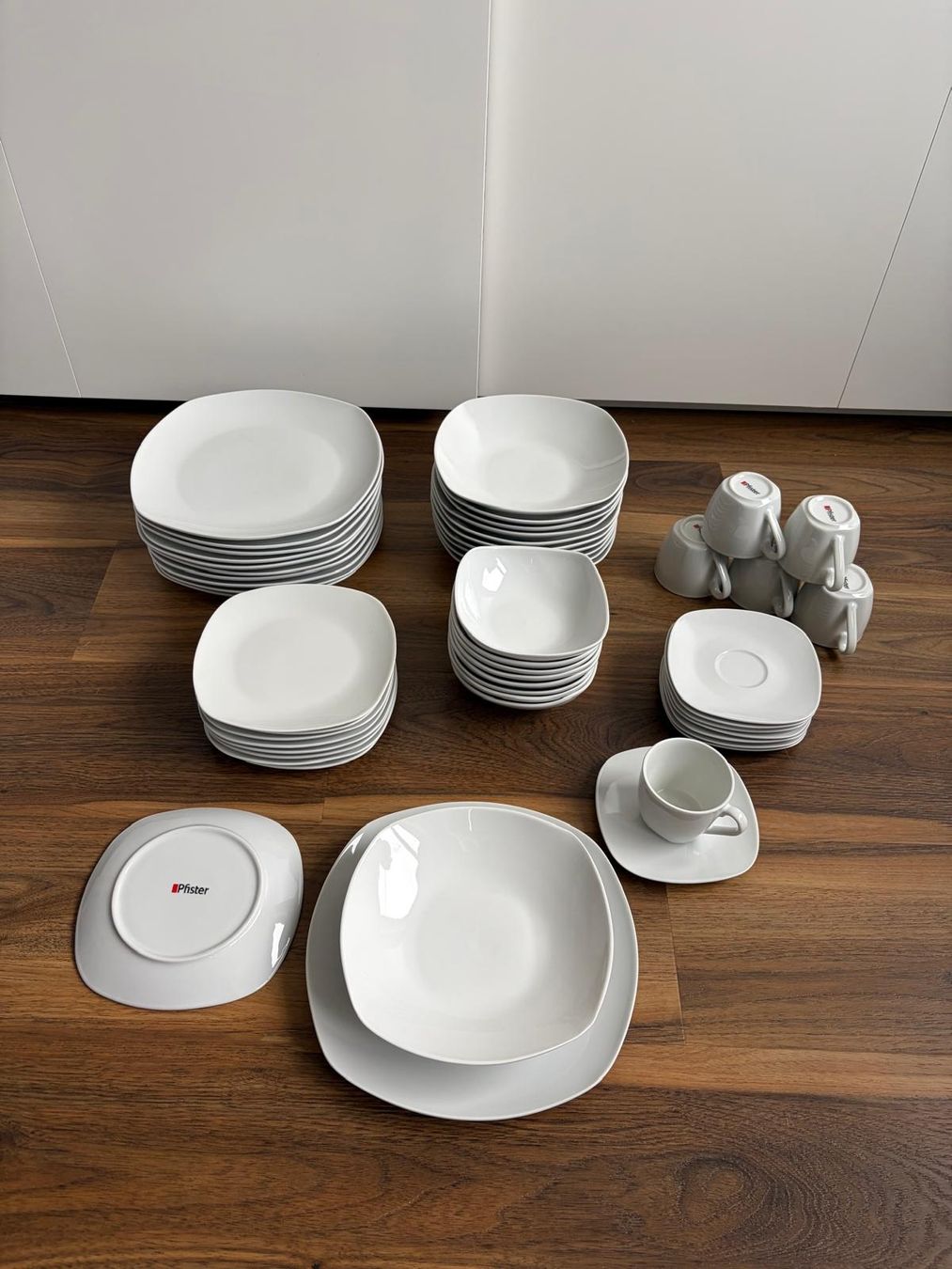 Set di piatti: Geschirrset zu verkaufen – Nuovo (secondo la descrizione) da Lachen SZ venduto da shi_vpk5