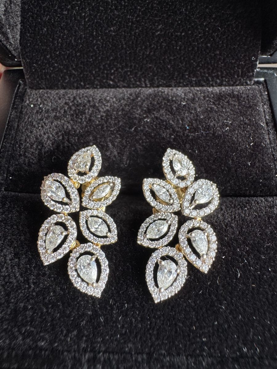 Orecchini pendenti & Orecchini a lobo: Stud Earrings 1.31Ct Diamonds and 18k Gold – Nuovo (secondo la descrizione) da Neuchatel venduto da Mia_G