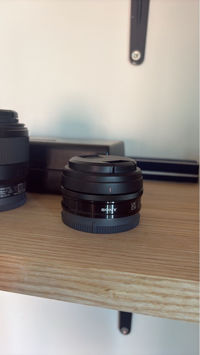 Sony Obiettivi: Sony E 20mm f/2.8 – Usato da Zürich venduto da kik_7dvh