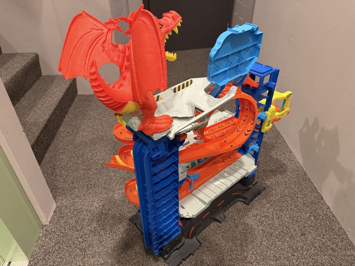 Hot Wheels Piste: Hot Wheels Ultimate Garage mit Drache – Usato da Gommiswald venduto da D.A.K. 1