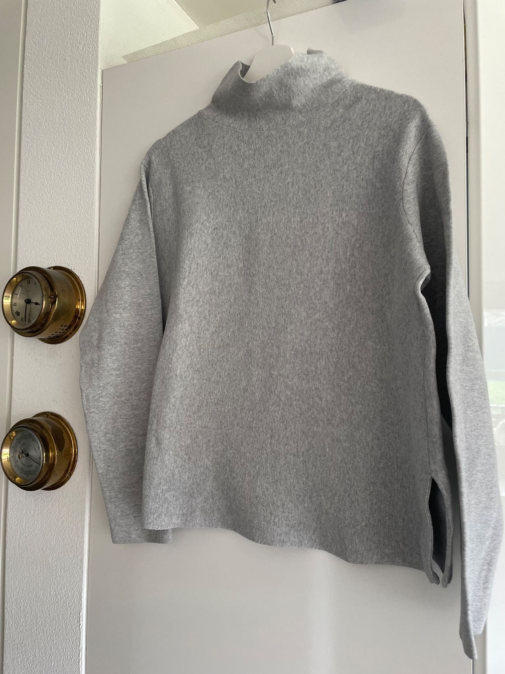 Cos Maglioni & Felpe: Grauer Pullover von COS – Usato da Neuwilen venduto da bobbel01