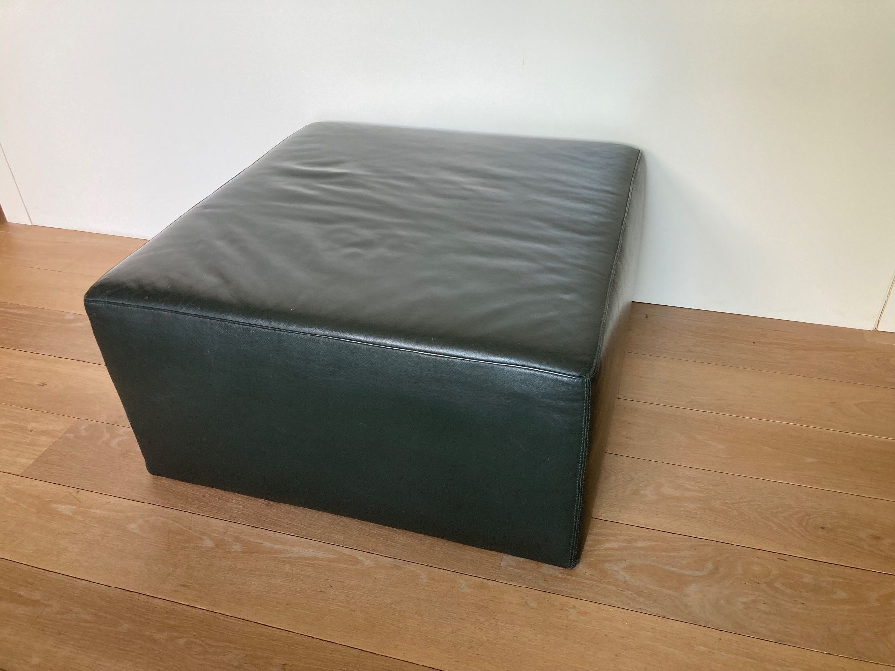 Sgabelli: Hocker / Pouf aus Leder – Usato da Zug venduto da hkrafam