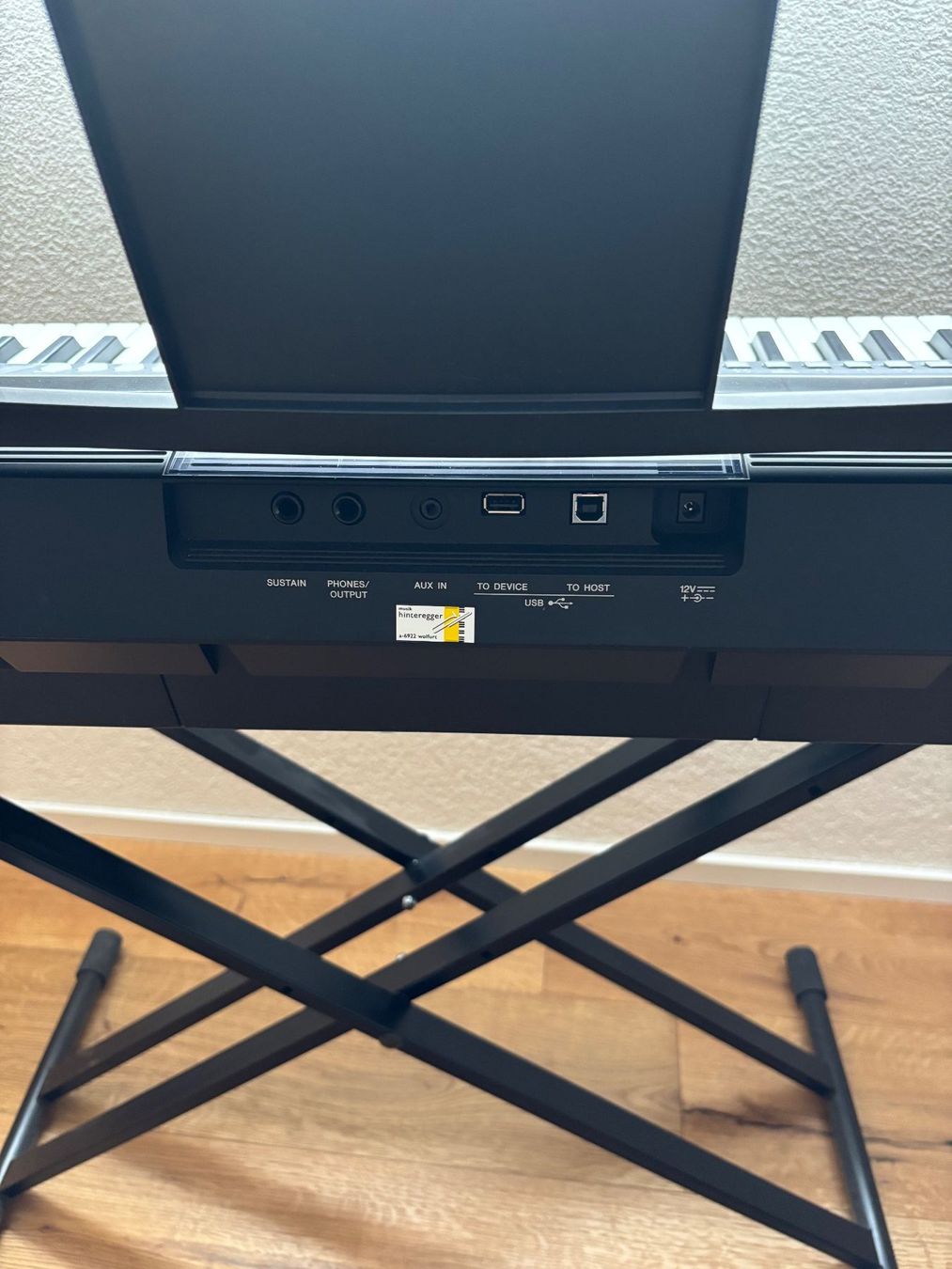 Yamaha Musikinstrumente: Keyboard Yamaha E-433 schwarz gebraucht mit Ständer – Gebraucht aus Ganterschwil von rol_td6r 4