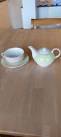 Teekanne mit Tasse