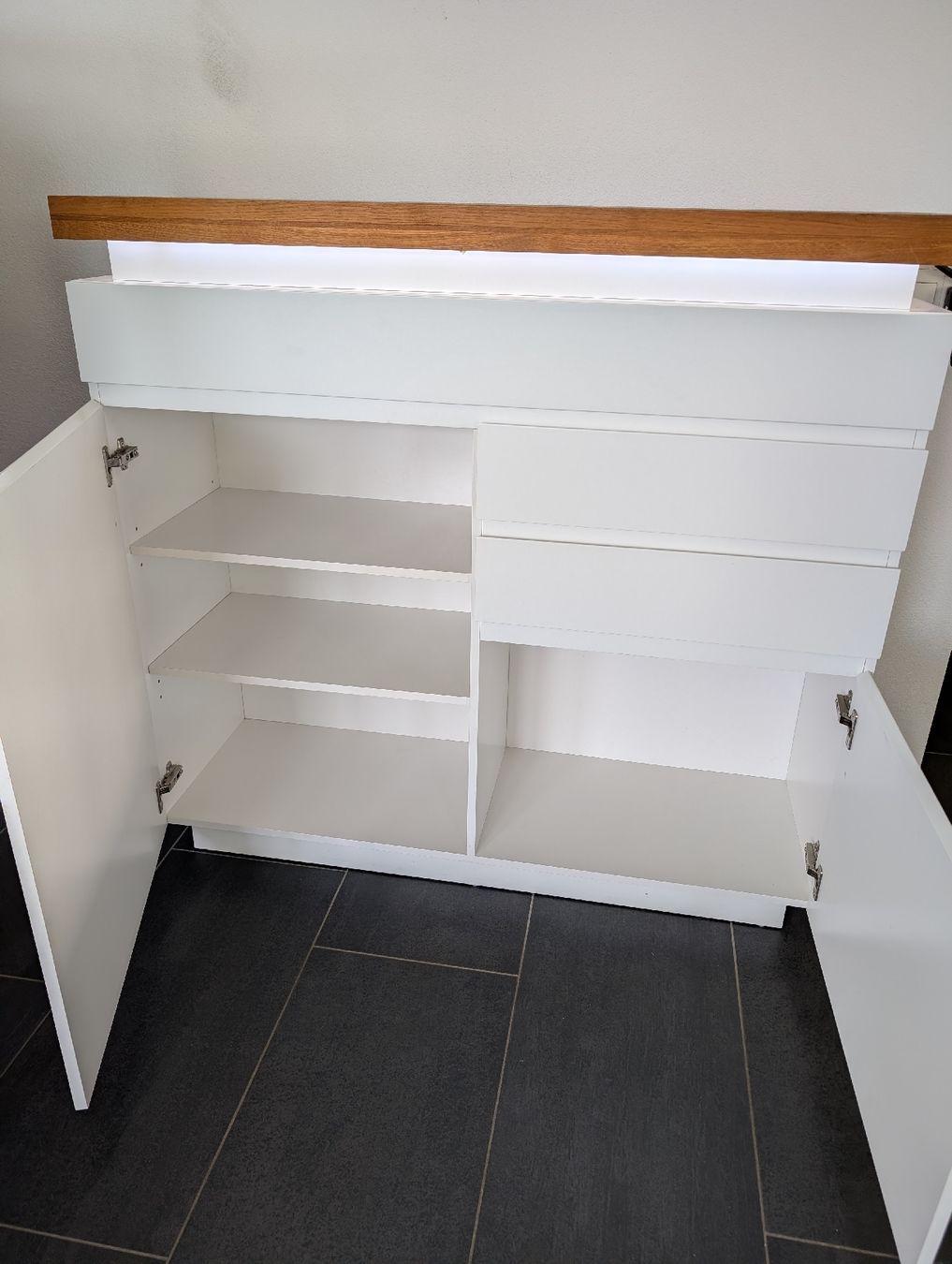 Cassettiere: Sideboard weiss und Echtholz-Abdeckung – Usato da Berg TG venduto da KatRo 1