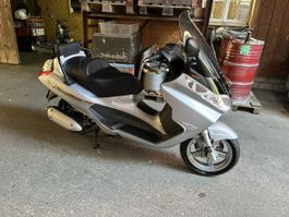 Roller Piaggio X8 125 silber top Zustand