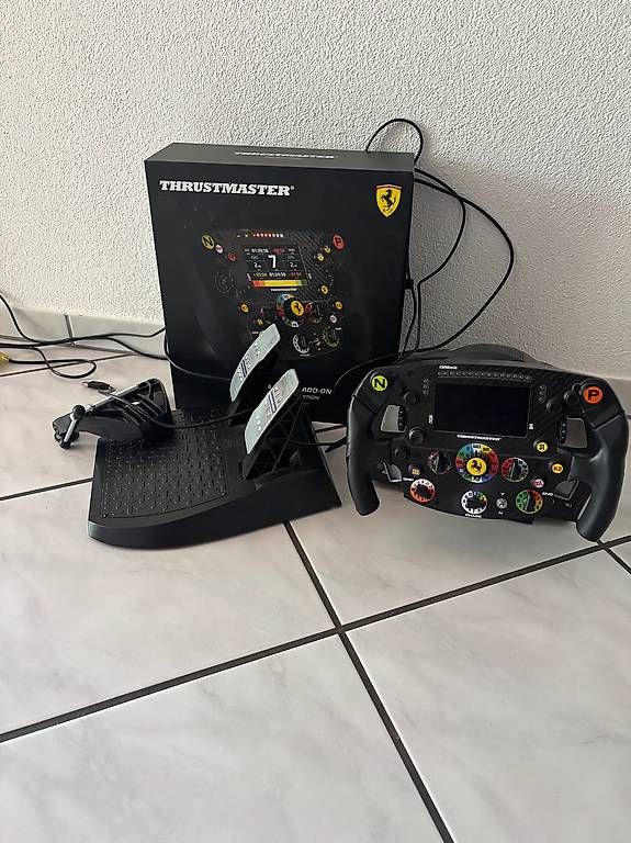 Manettes: Thrustmaster T300 Base inkl SF1000 Lenkrad  – D'occasion à Bottighofen par FlorinT00