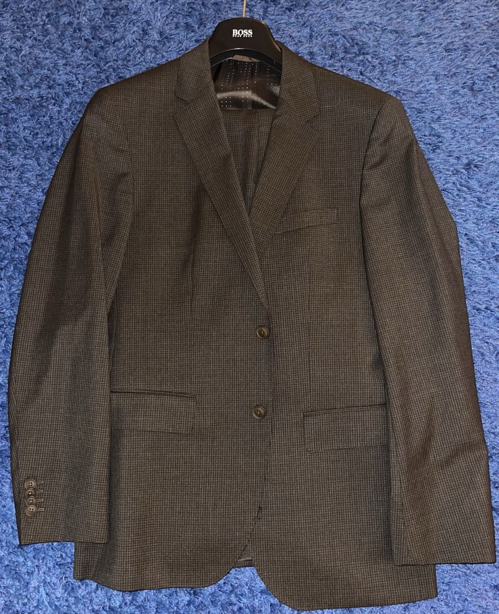 Hugo Boss Completi: Costume Hugo Boss taille 48, 1m74 – Usato da Schaffhausen venduto da her_b5sk