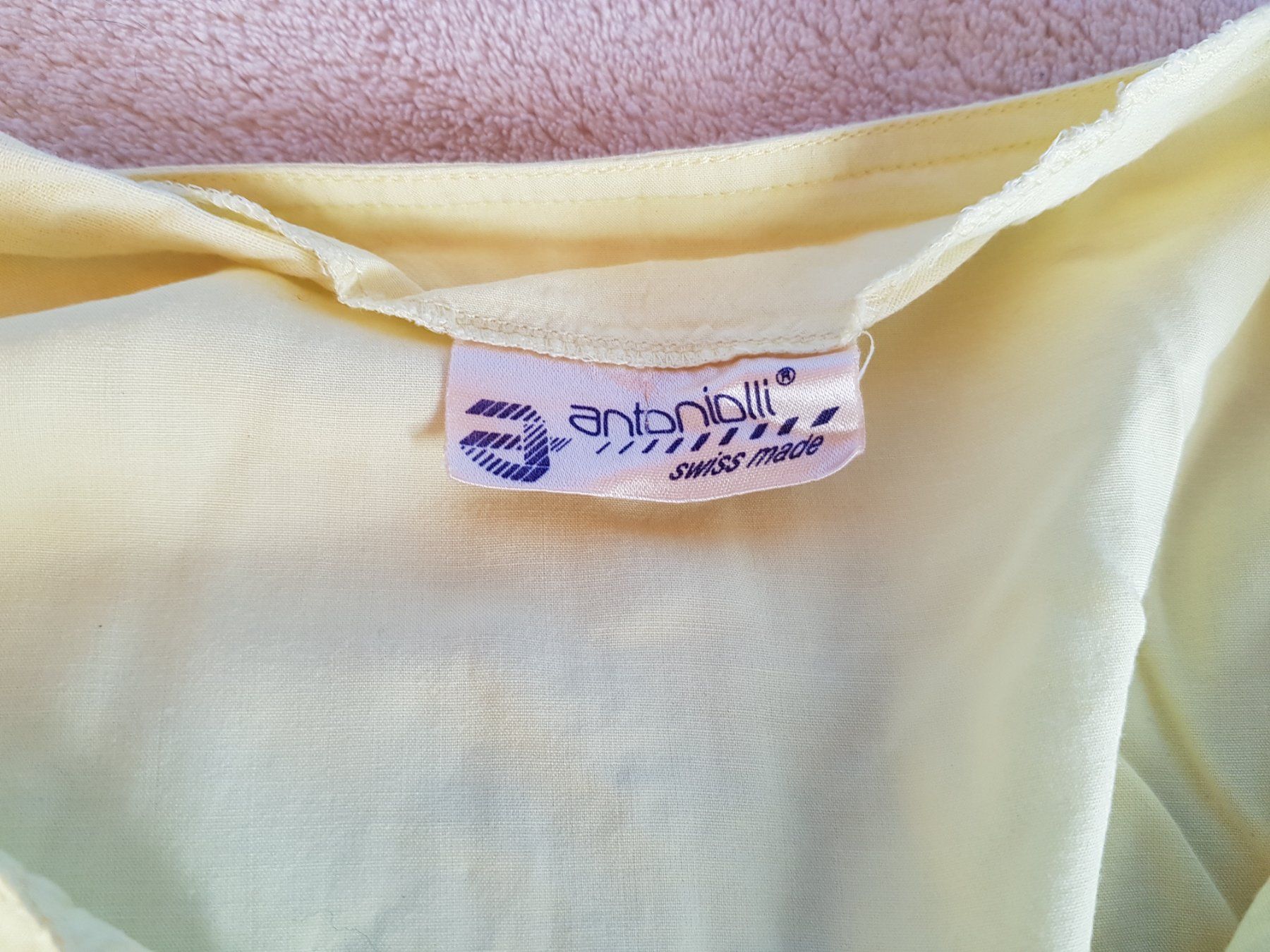 Blusen: Gelbe Bluse mit halblangen Ärmel – Gebraucht aus Boswil von Pjatla 1