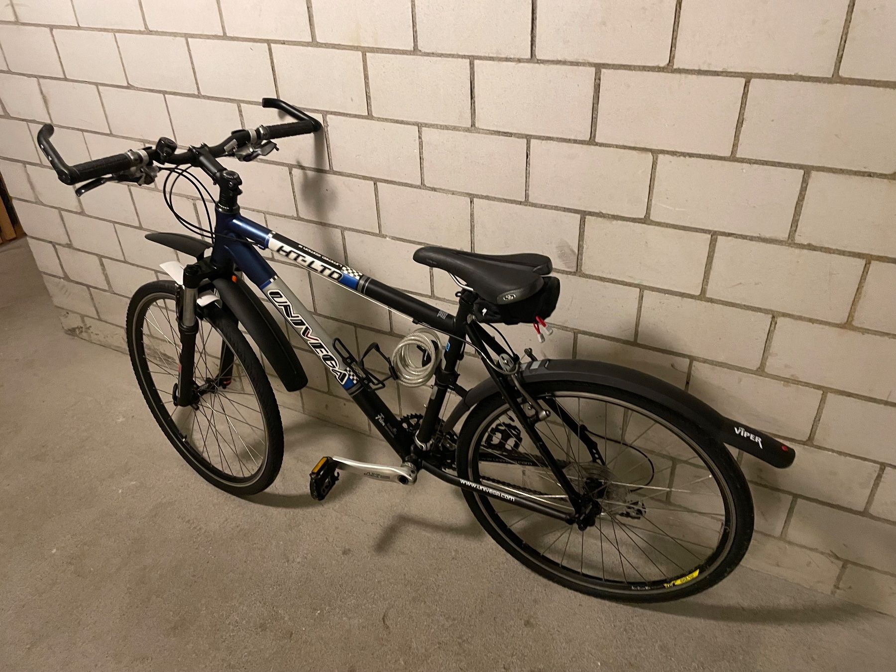tourer mountainbike F5 Trail Model:X on gear knob uvex rise pro MIPS Our F5 Trail is 22 amp