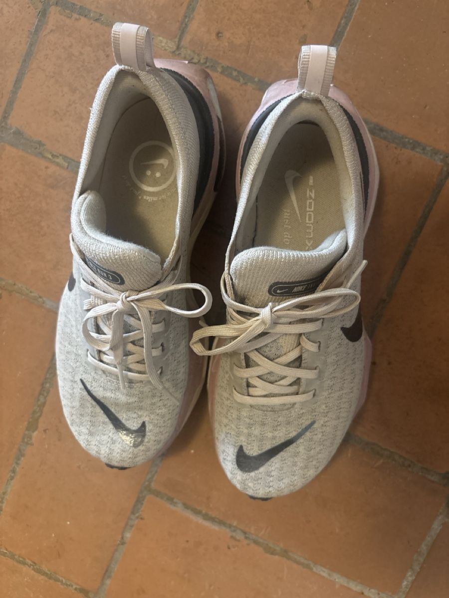 Nike Chaussures femmes: Nike zoom invincible run 3 – D'occasion à Zürich par ritzo1