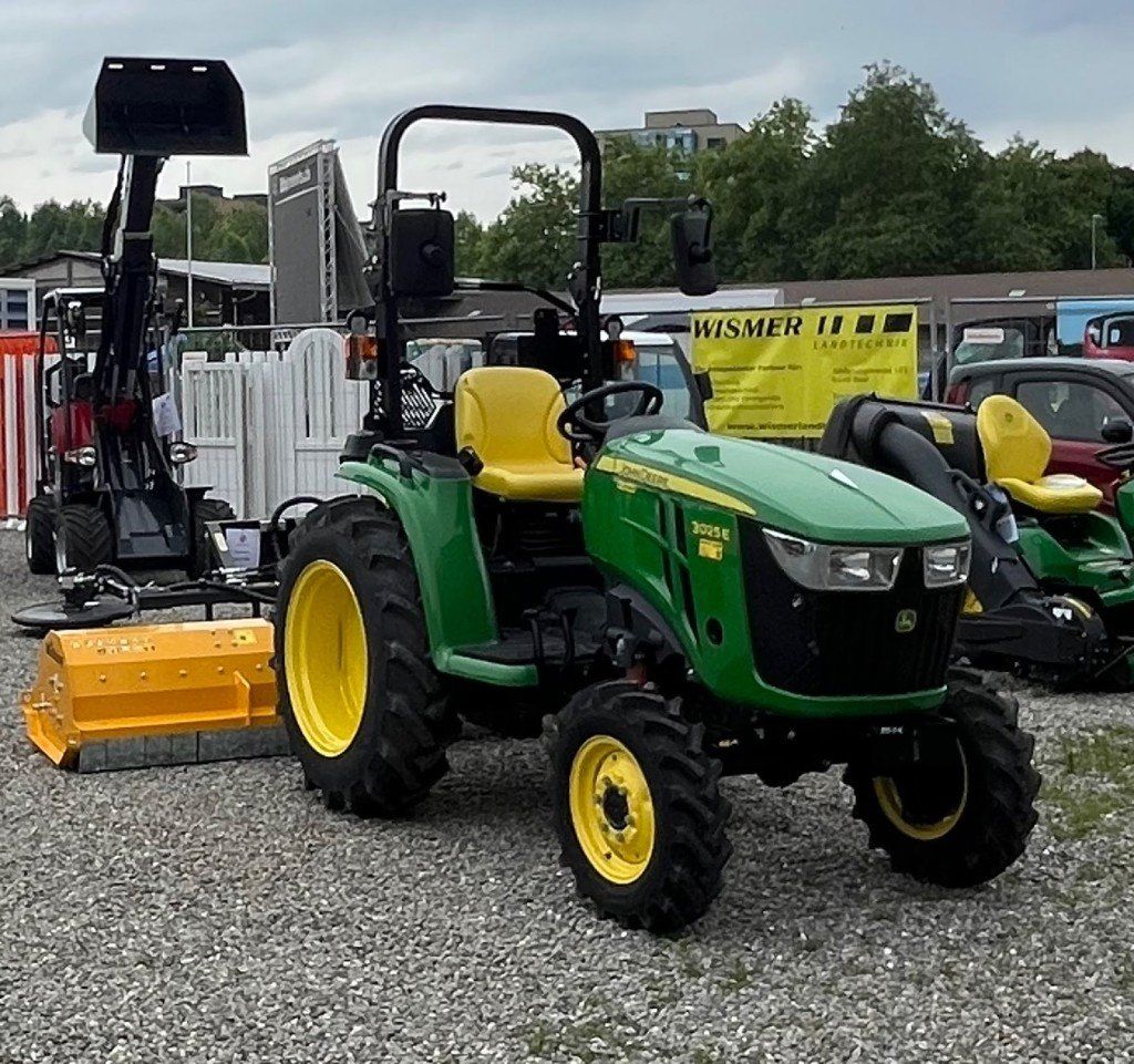 John Deere Traktoren: Traktor John Deere 3025 E mit Müthing Mulcher – Neu (gemäss Beschreibung) aus Baar von renewismer