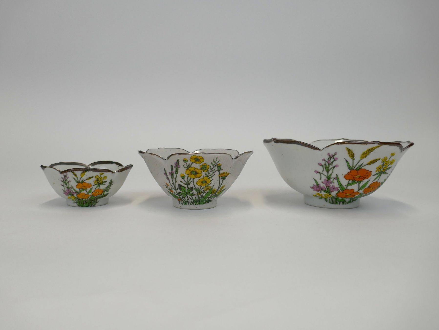 Services de table: Schalen mit Blumen 3er-Set – D'occasion à Urtenen-Schönbühl par Restwert_Schoenbuehl
