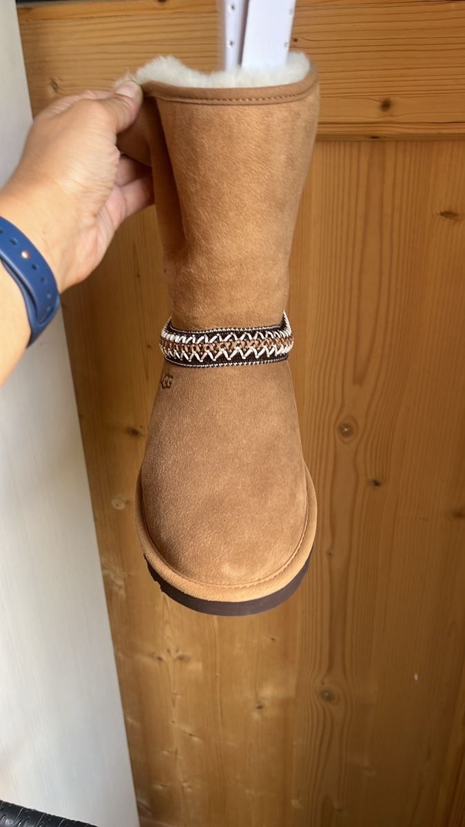 Ugg Chaussures femmes: Vendo Ugg – Neuf avec emballage d'origine à Canobbio par Adele80 1