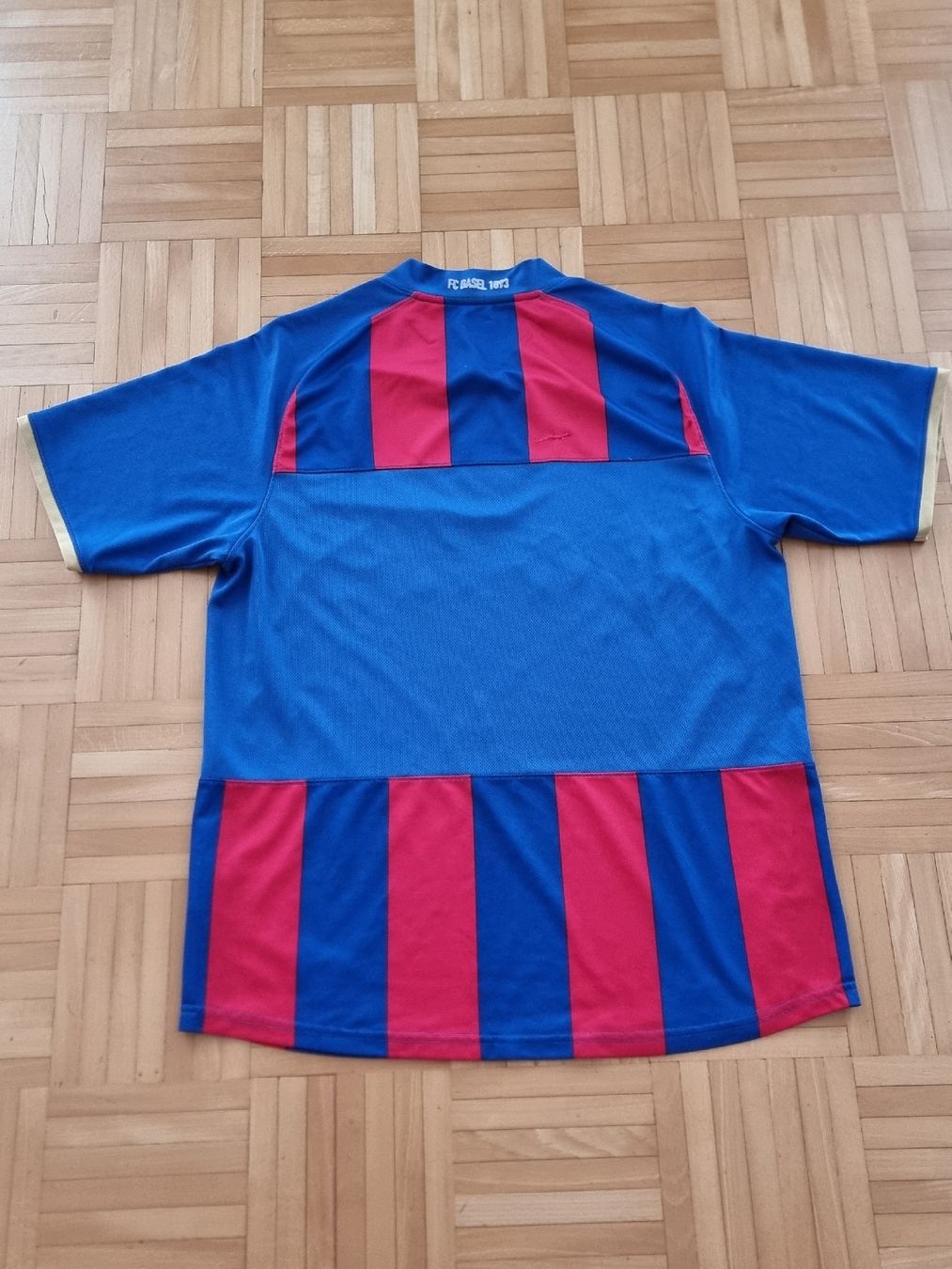 FC Basel Canottiere & Pantaloni: FC Basel 2009-2010 Heimtrikot – Usato da Suhr venduto da SariLacivert1907 1