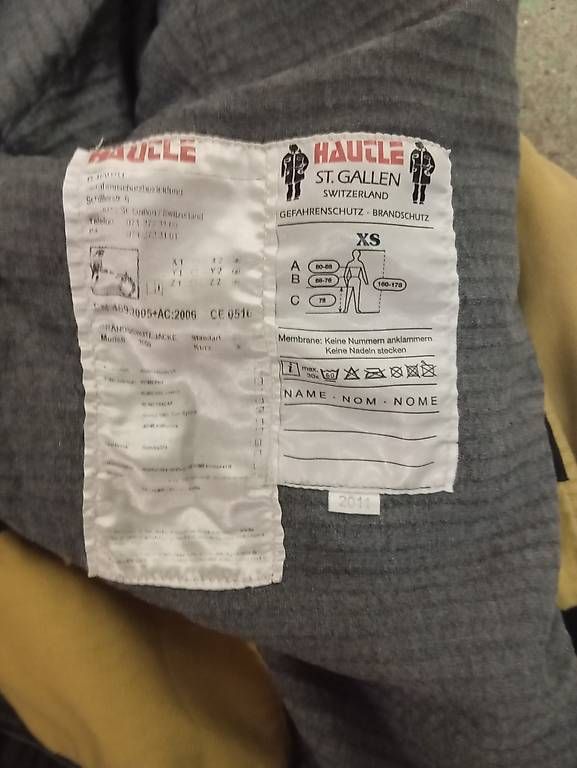 Uniformi: Feuerwehr Schutz Kleidung – Usato da Basel venduto da Petergunn 2