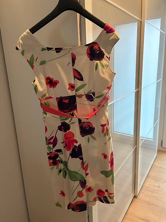 Robe fourreau et boléro EXE (D'occasion) à Riaz pour CHF 90 – retrait ...