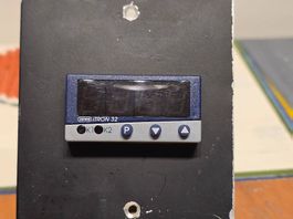 Jumo Temperaturregler iTRON 32