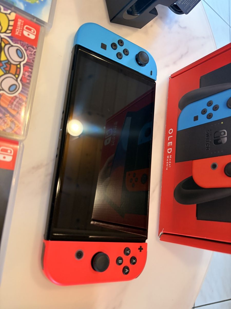 Nintendo Console: Nintendo Switch OLED Konsole mit 6 Spielen – Usato da Wangen b. Olten venduto da na_wal 1