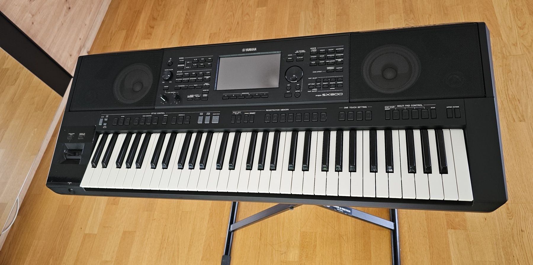 Yamaha Strumenti musicali: Yamaha psr SX900  – Usato da Luzern venduto da Maja.C