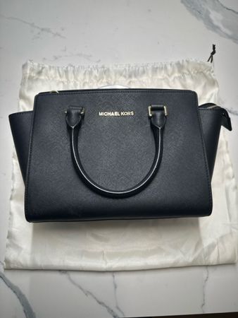 Michael Kors Handtasche schwarz mit Schulterriemen