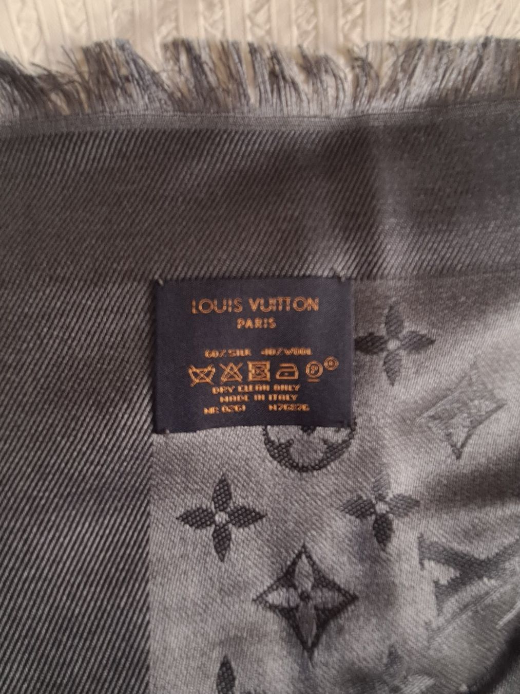 Louis Vuitton Foulard & Sciarpe: Châle Louis Vuitton monogram, gris - jamais portée – Nuovo (secondo la descrizione) da Genève venduto da Tresor305 2