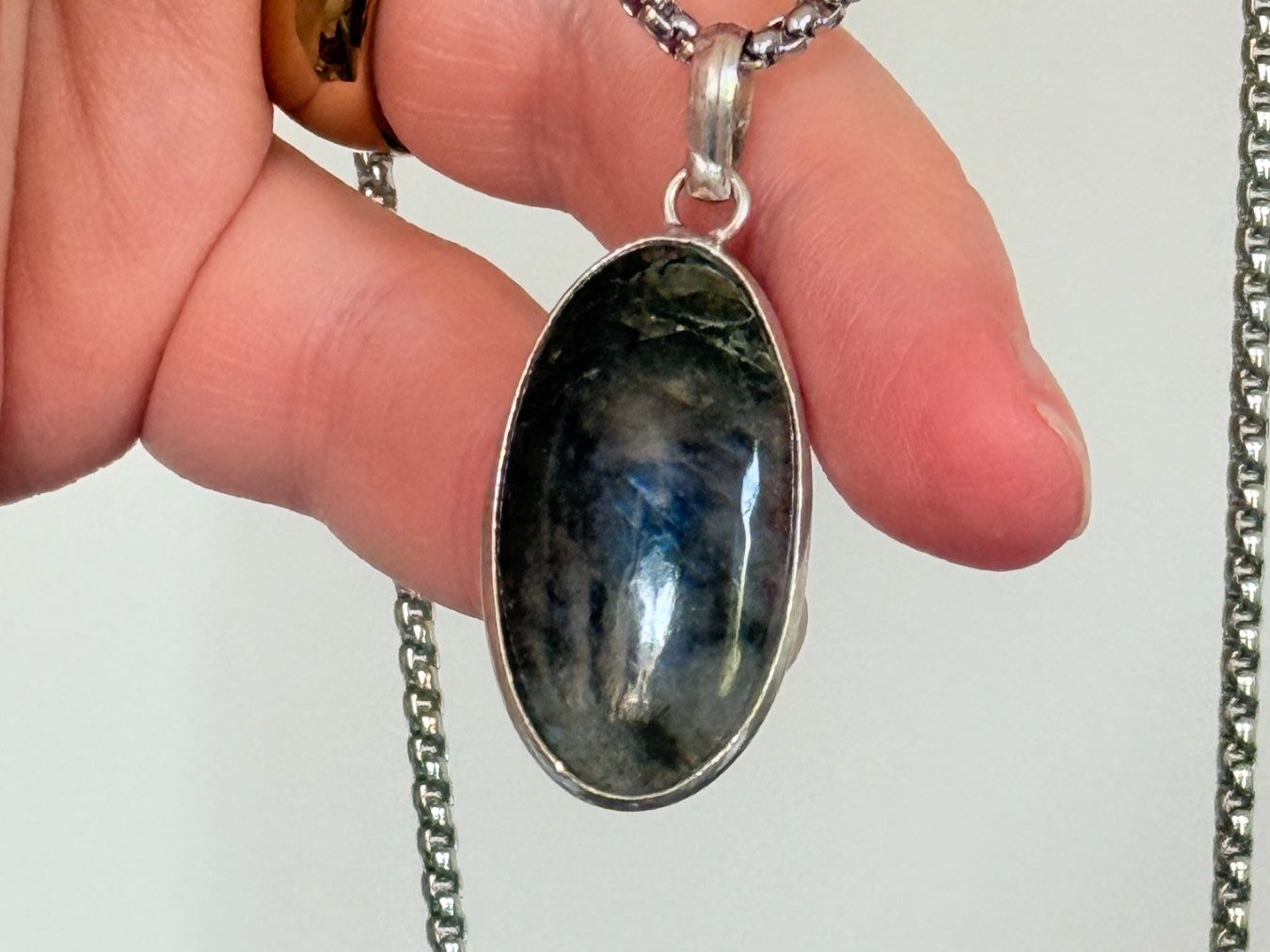 Catenine: Pendentif avec pierre naturelle Labradorit – Nuovo e nell'imballaggio originale da Genève venduto da AWWA