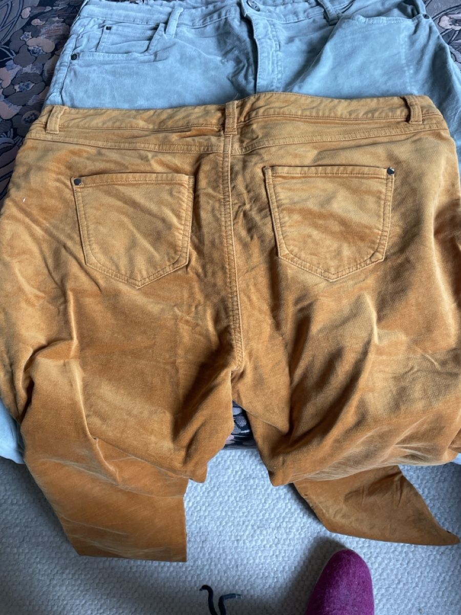 Jeans: Samtjeans, 42 und 44 – D'occasion à Basel par Jul17 3