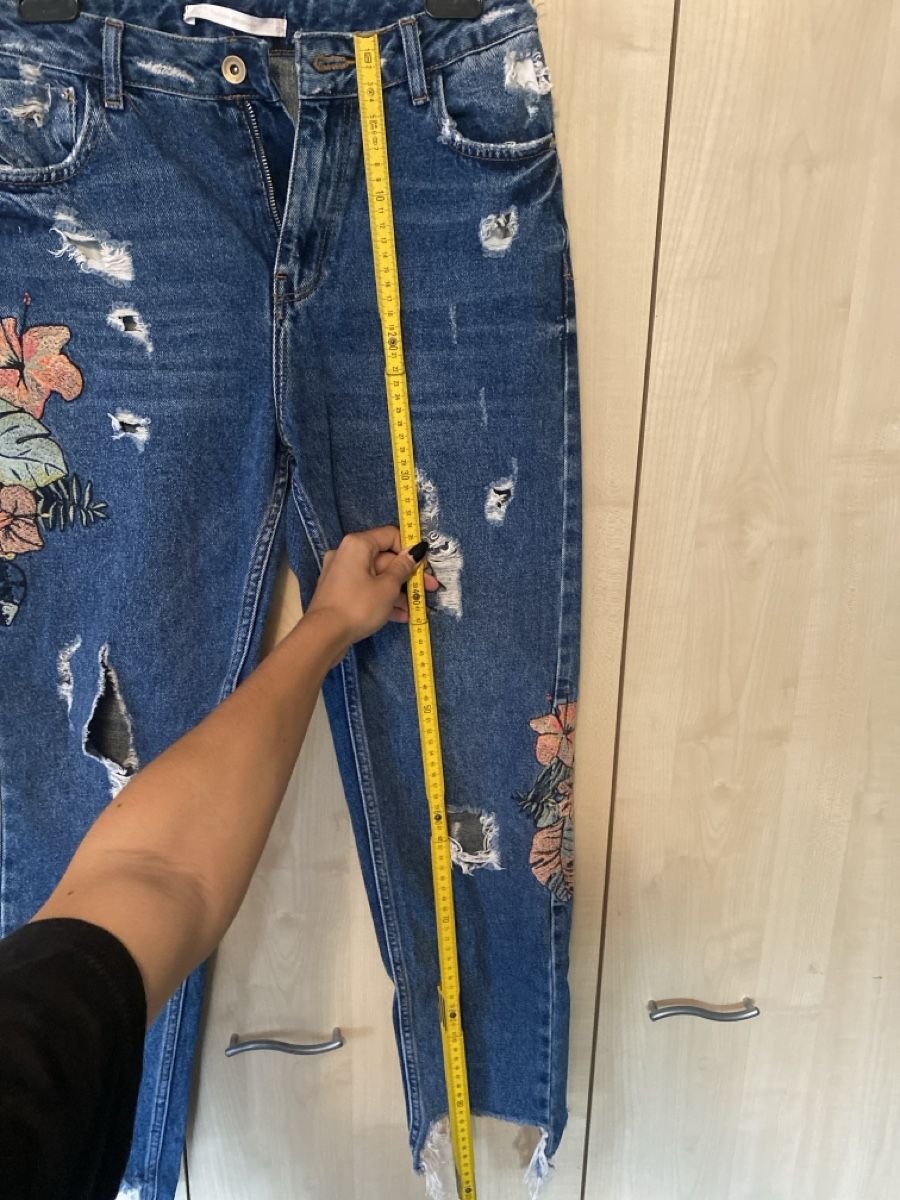 Zara Jeans: Jeans mit Blumenstickmuster Gr. 36 – Usato da Gränichen venduto da cat_lady 7
