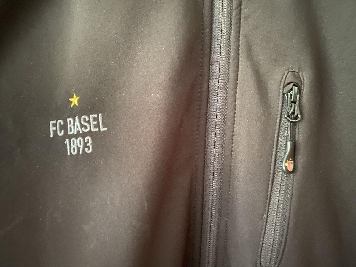 FC Basel Giacche: FC Basel 1893 Jacke Softshell schwarz Grösse Xl – Nuovo (secondo la descrizione) da Allschwil venduto da Deal_Tiger99 2