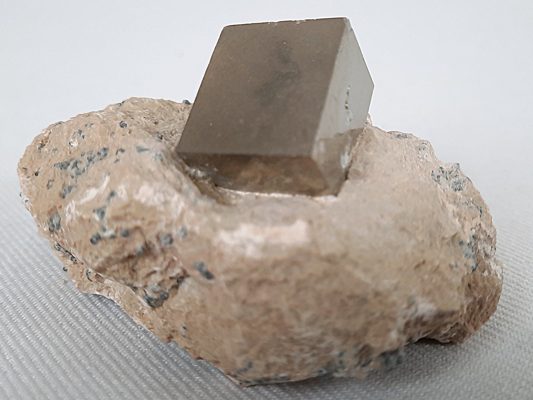 Minerali & Pietre curative: 3 Pyrit -Würfeln auf Matrix – Usato da Beinwil am See venduto da Restwert_Beinwil 6