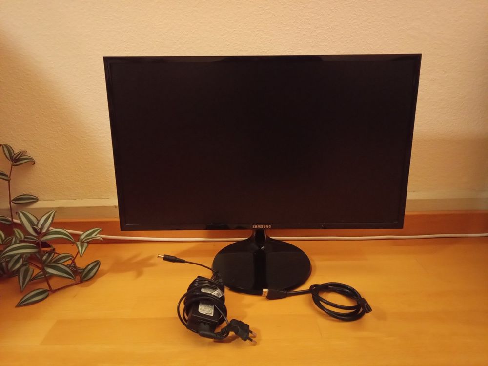 Samsung 24 Zoll Monitor | Kaufen auf Ricardo