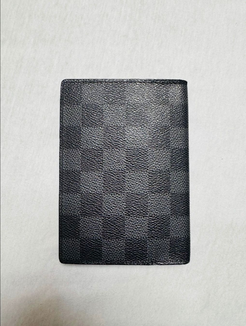 Louis Vuitton Portafogli: Louis Vuitton Damier Graphite Passport Cover – Usato da Dietlikon venduto da QuickSaleCH