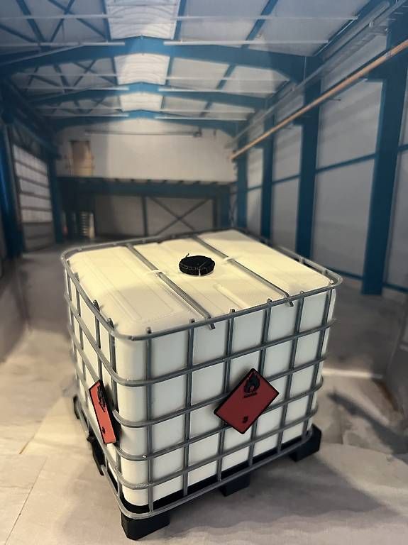 Modellismo RC: IBC Gefahrgut-Container 1:14 – Usato da Altdorf UR venduto da modellbau-widmer 1