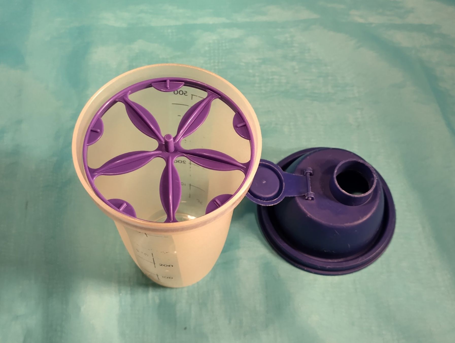 Tupperware Behälter & Ähnliches: Tupperware Quick Shake bis 5dl Skala – Gebraucht aus Bellach von JingleCherry 3
