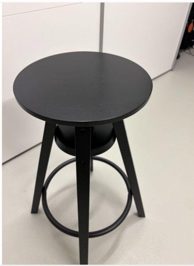 Ikea Hocker: Bar-Hocker DALFRED - Ikea - Schwarz- Holz – Gebraucht aus Romanshorn von inf_wdd8 1