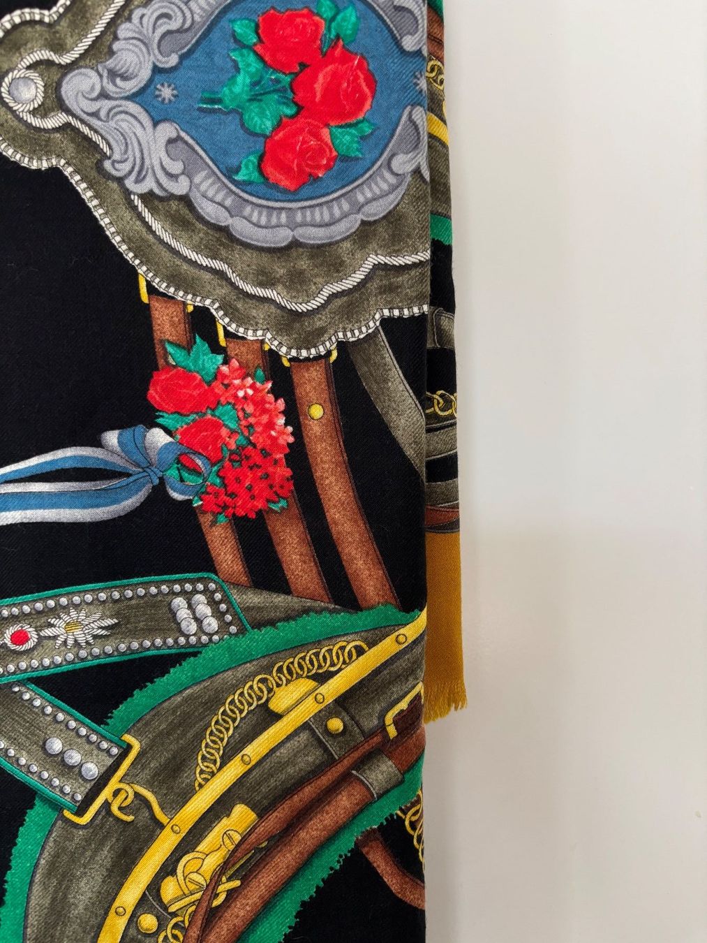 Gucci Foulard & Sciarpe: GUCCI  Wolle/Seide Schal 135x135cm – Nuovo (secondo la descrizione) da Herrliberg venduto da mayfi 2