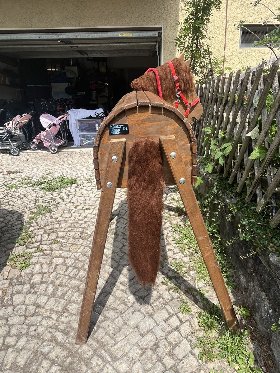 Jouets: Holzpferd, benutzt, war nie Draussen! – D'occasion à zuerich par luc_5snr 8