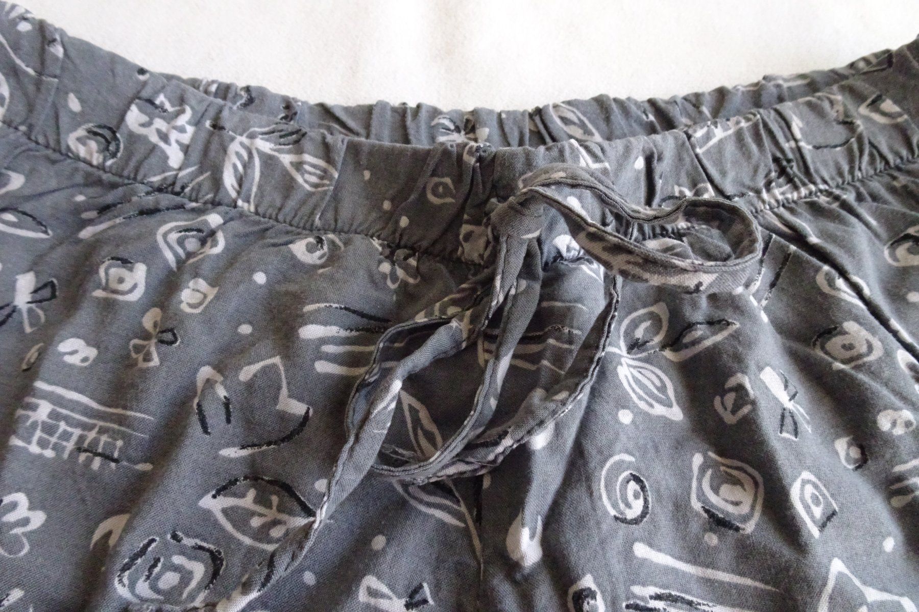 Hosen: kurze leichte Shorts Gr. S grau gemustert – Gebraucht aus Strengelbach von schmetterling20 2